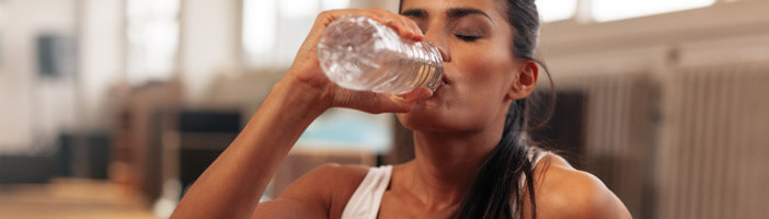 Wasser trinken gegen Durst