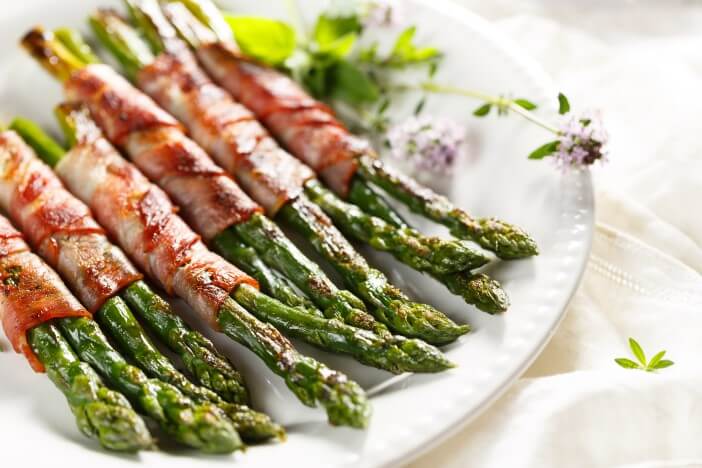 Spargel im Speckmantel