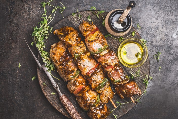 Bunte Bratwurst Spieße Bunte Bratwurst Spieße