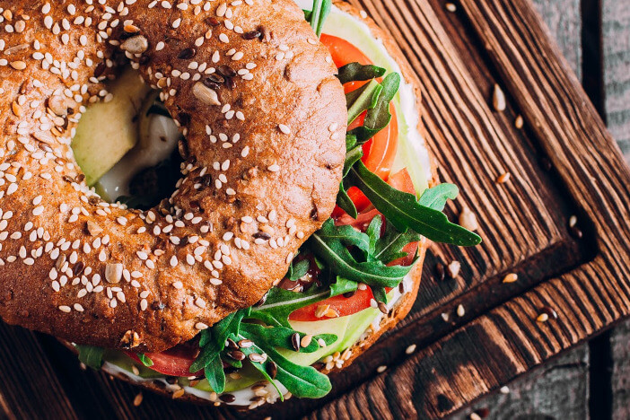 Vollkorn Bagel mit Ziegenfrischkäse – Upfit