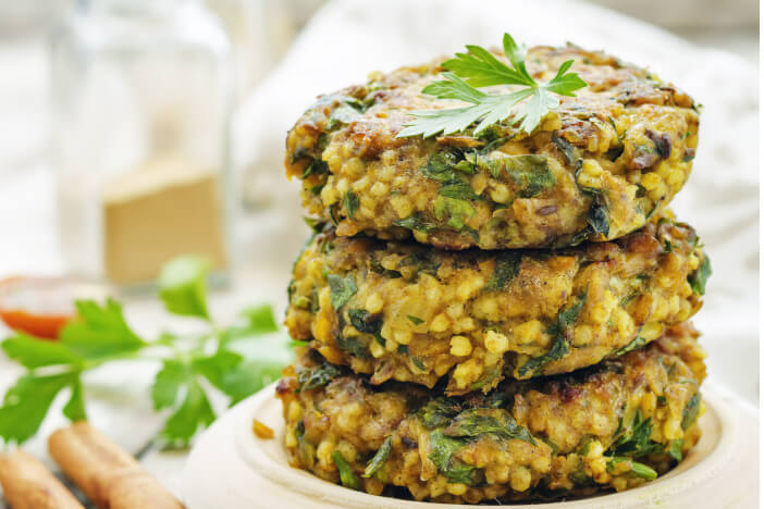 Kichererbsen Bratlinge Kichererbsen Bratlinge mit Möhren und Feta